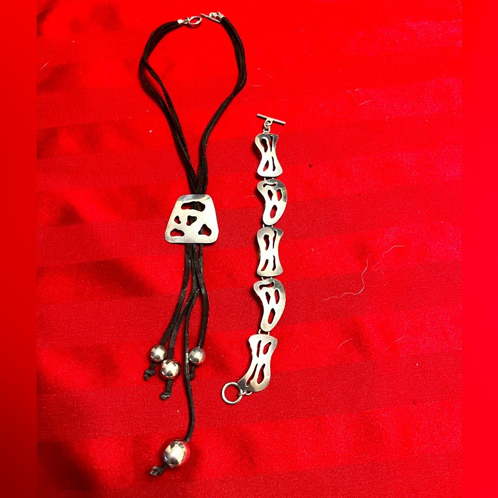 .925 Sterling Silver Stunning Bolo style necklace with matching bracelet